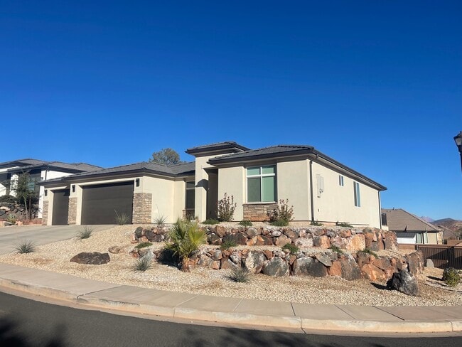 Building Photo - 1806 N Crimson Creek Dr