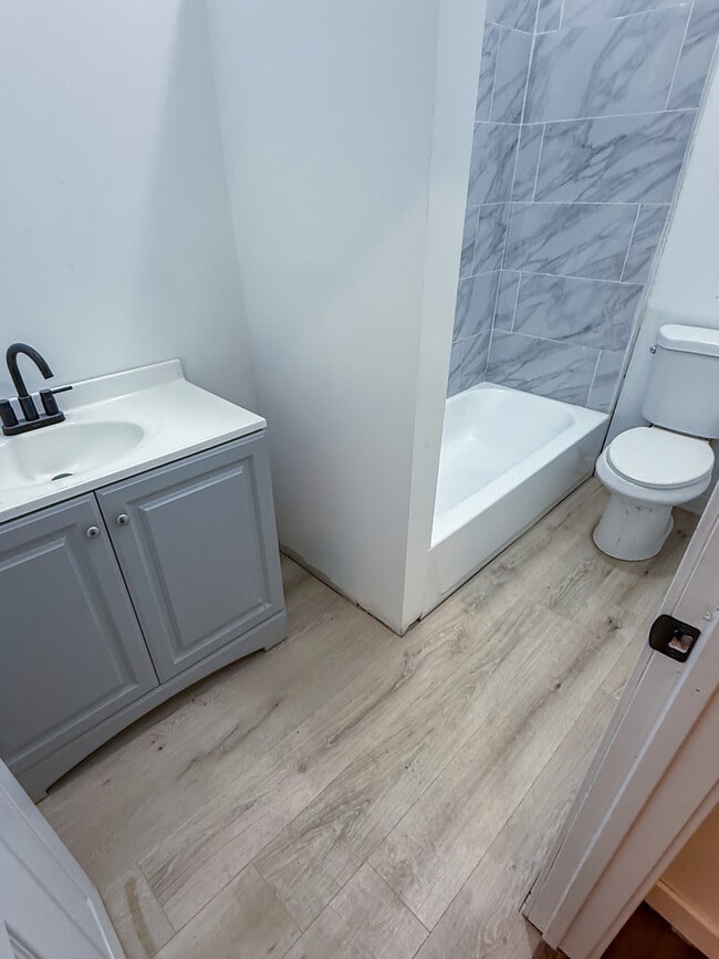 Building Photo - 8714 S Commercial Ave