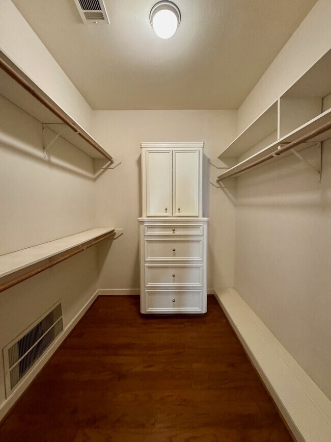 Building Photo - 11862 Taylorcrest Rd