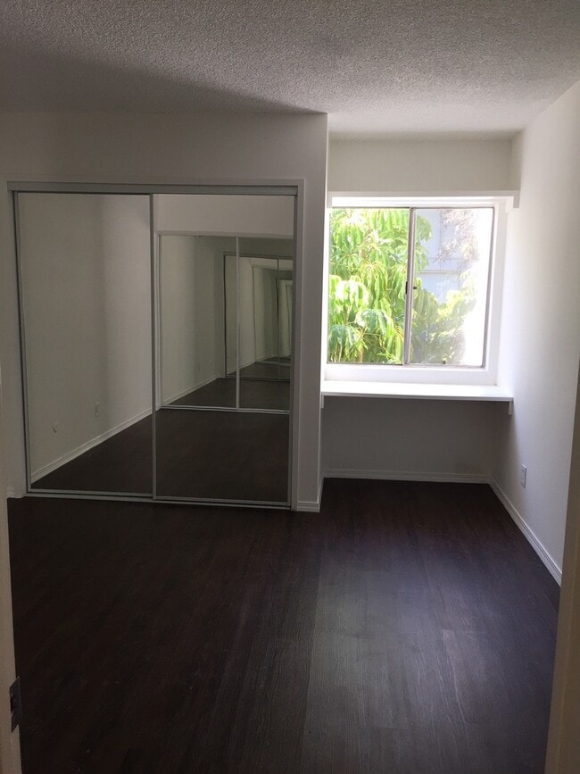 Building Photo - Beautiful 1 Bed/1 Bath Condo Apartment wit...