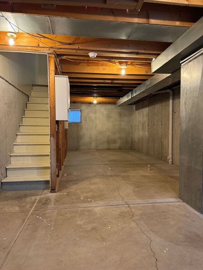 Building Photo - ADORABLE TOWNHOME