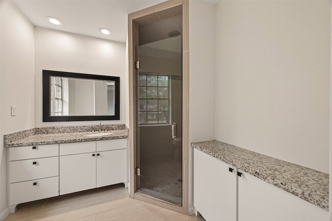 Building Photo - 422 Willow Vista Dr