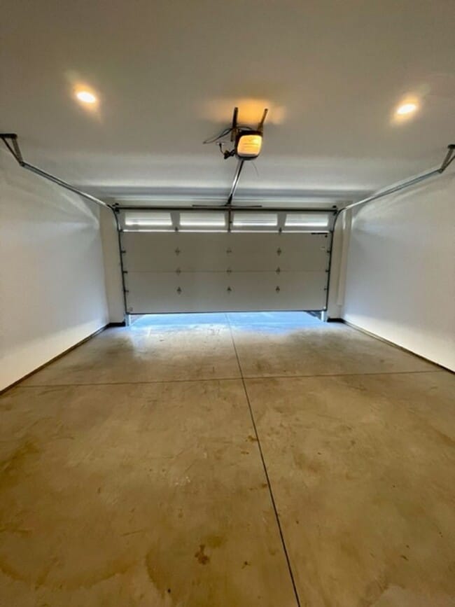Building Photo - 3070 NE Terreo Pl