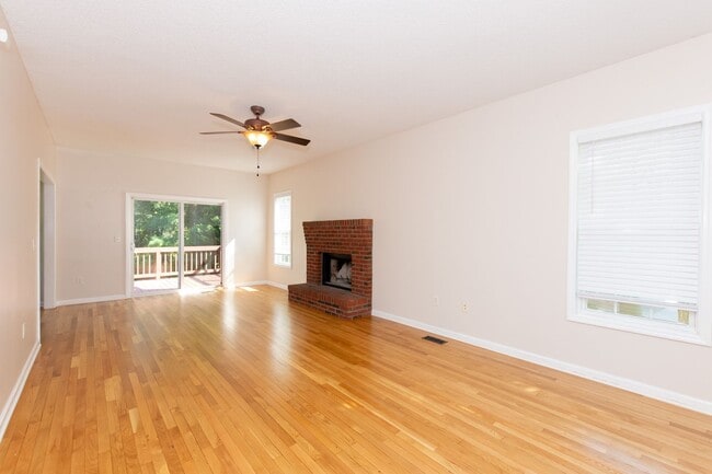 Building Photo - PRICE IMPROVEMENT!!!! MOVE-IN READY