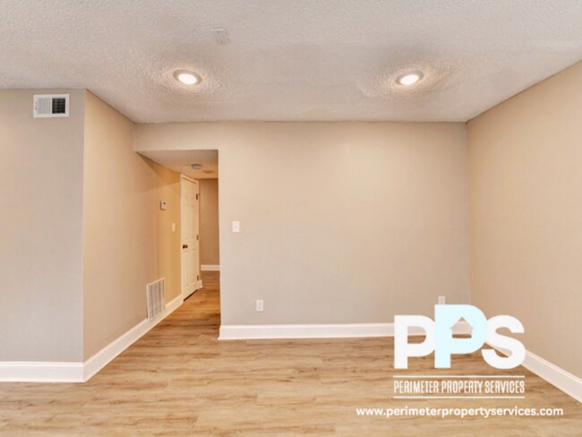 Building Photo - 390 W Lake Ave NW