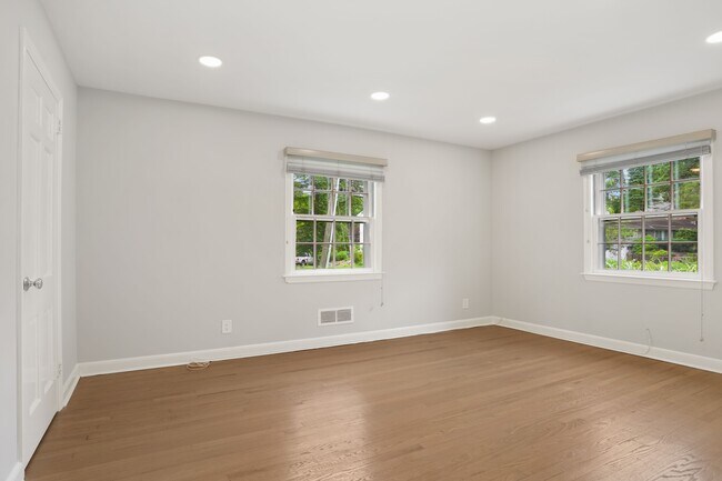 Building Photo - 35 Skylark Rd