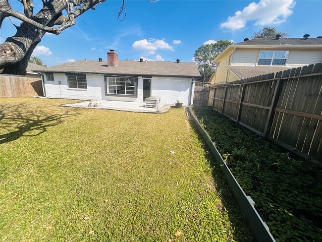 Building Photo - 10502 Long River Dr