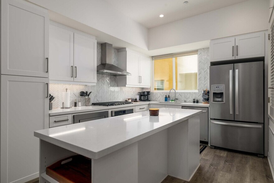 Building Photo - 551 Hawthorn St