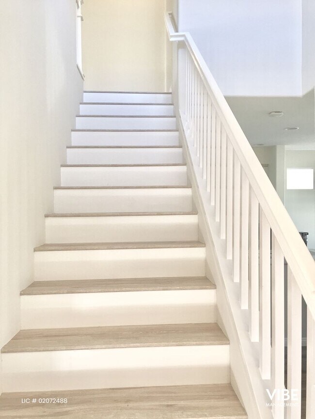 Building Photo - Beautifully updated Verdigris 3 bedroom Single Family Home with Sunset Views!