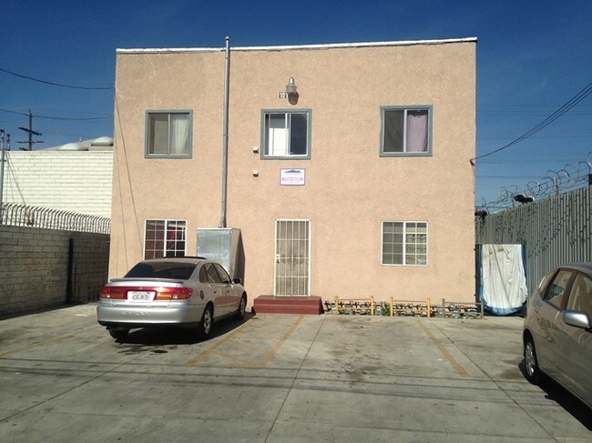 Building Photo - 1010 E Anaheim St