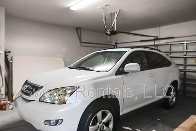 Building Photo - 1519 Thoroughbred Blvd