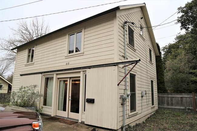 Building Photo - Extraordinary 2bed/2bath Loft in Historic Barn next door to Oregon State