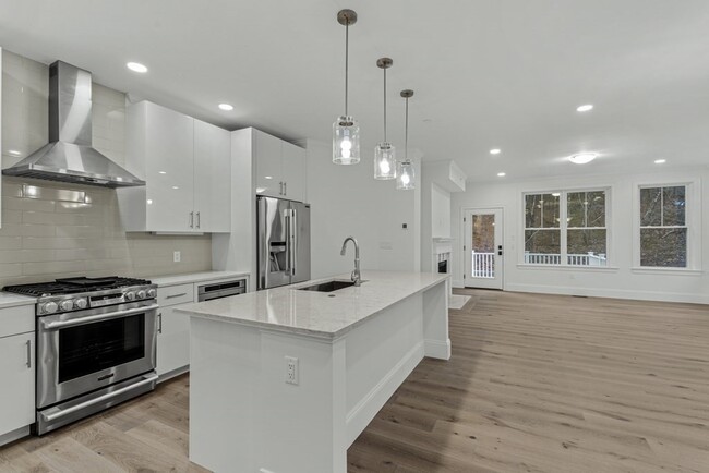 Building Photo - 19 Lily Pond Ln