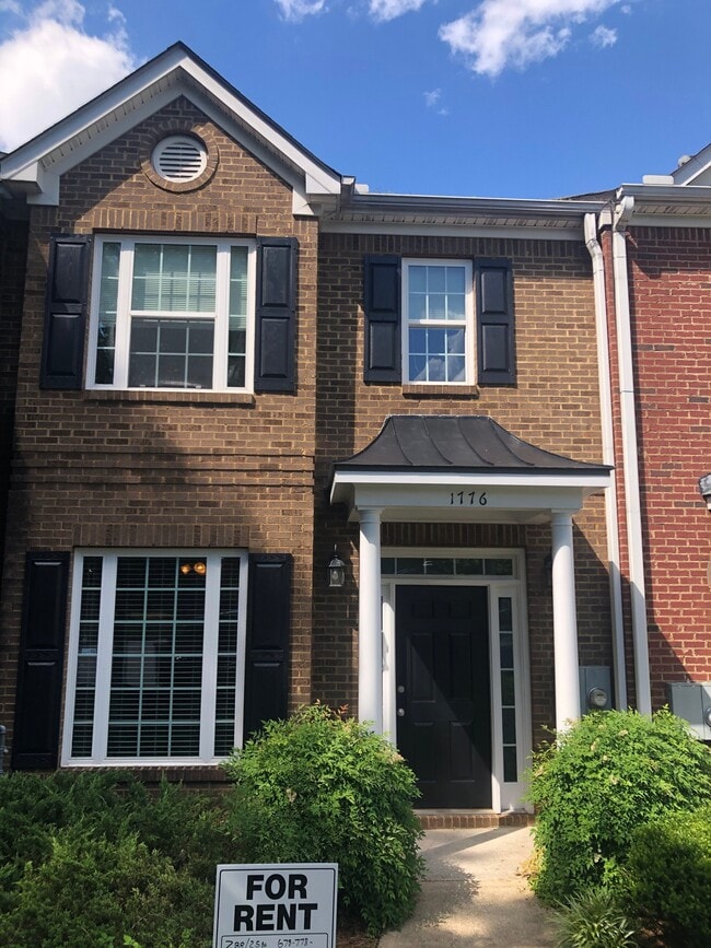 Building Photo - 1776 Heights Cir