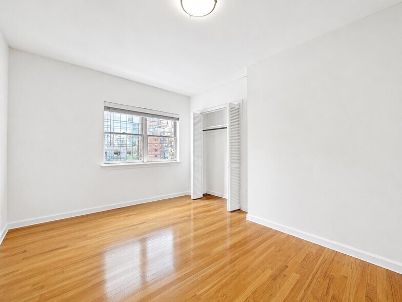 Building Photo - 401 E 68th St