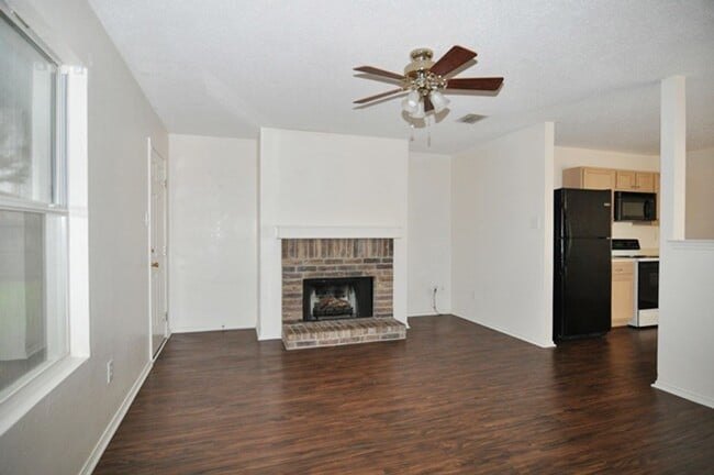 Building Photo - 2971 Celian Dr