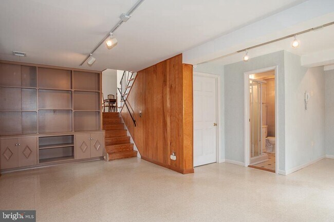 Building Photo - 5931 Peverill Dr