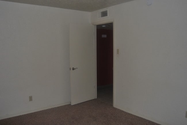 Building Photo - 4433 N Stanton St