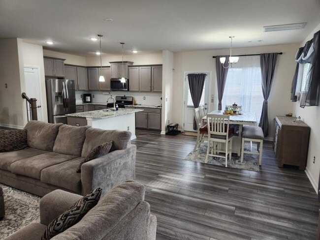 Building Photo - 3707 Feltham Ln