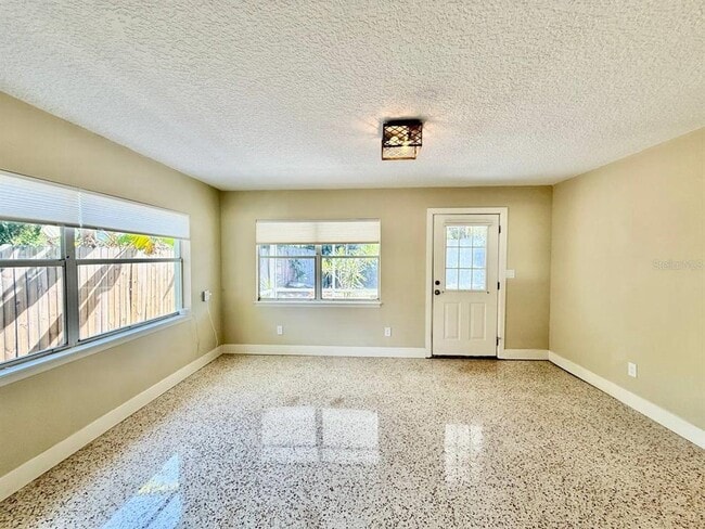 Building Photo - 2918 10th Ave N