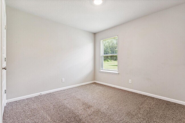Building Photo - Four Bedroom in West Mobile