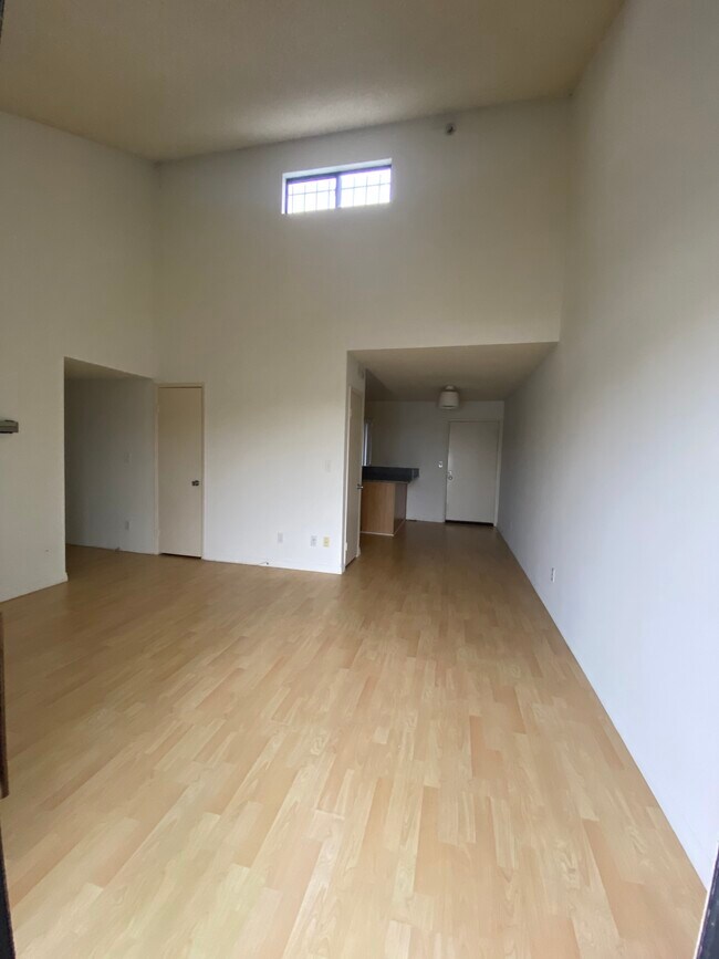 Building Photo - 4225 Del Mar Ave