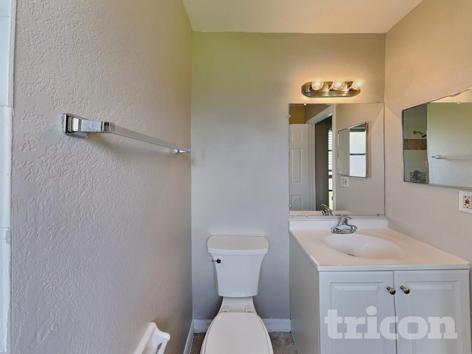 Building Photo - 20336 Peachland Blvd