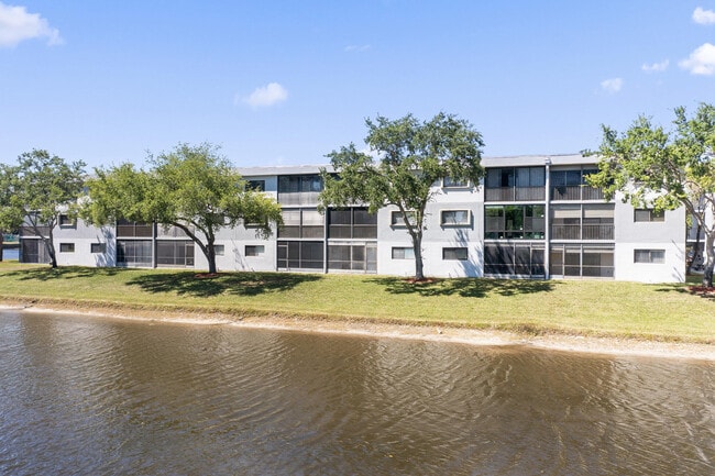 Building Photo - 15355 Lakes of Delray Blvd