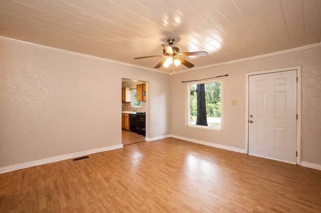 Building Photo - Two Bedroom Home