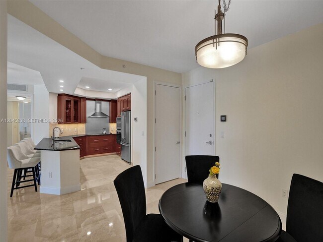 Building Photo - 2509 N Ocean Blvd