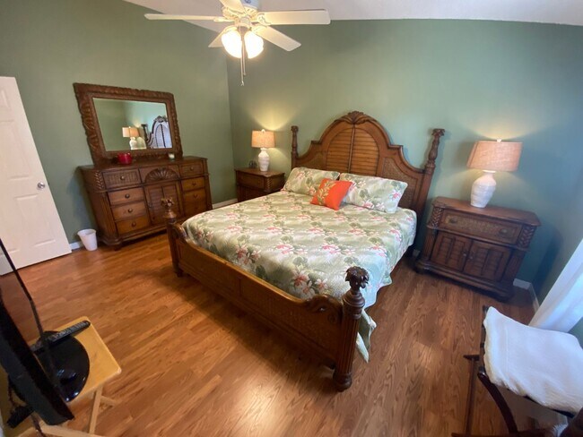 Building Photo - Location, Location, Location - ANNUAL LEASE in the Village of Belvedere