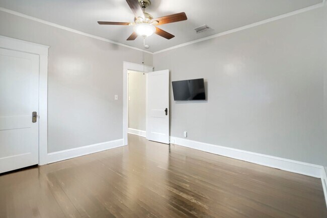 Building Photo - 213 W Frierson Ave