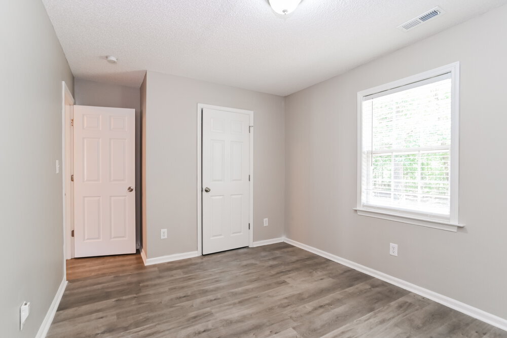 Building Photo - 3112 Queensdale Dr