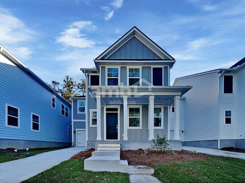 Primary Photo - 1954 Weeping Cypress Dr