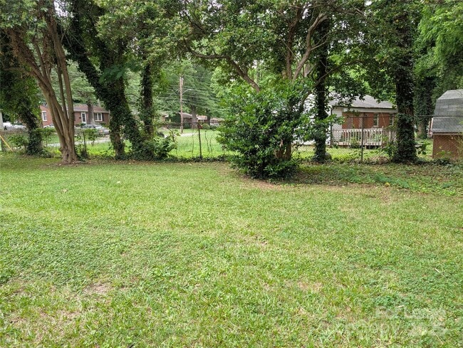 Building Photo - 2700 Ravencroft Dr