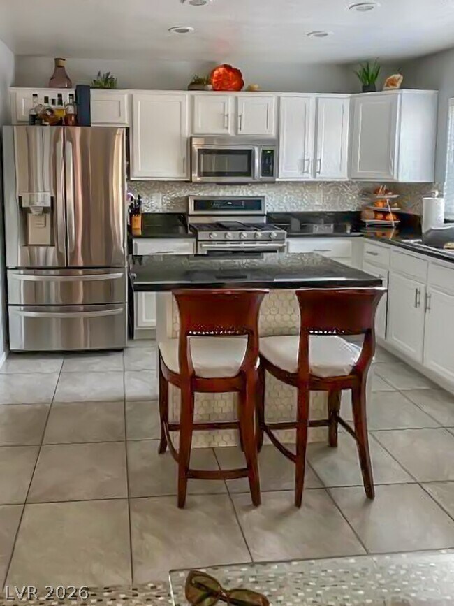 Building Photo - 9628 Blue Bell Dr