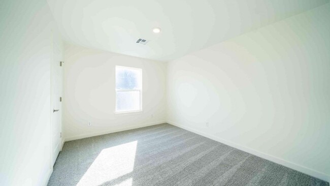 Building Photo - Modern Home in East Edmond + 4 bed + 3.5 bath + 3 Car Garage