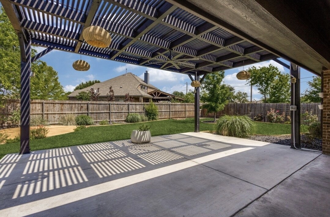 Building Photo - 3317 Creekhaven Dr