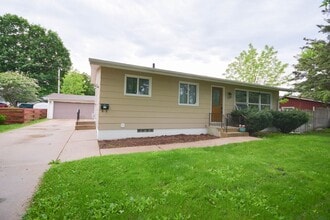 Building Photo - Unique multilevel floorplan with TONS of storage