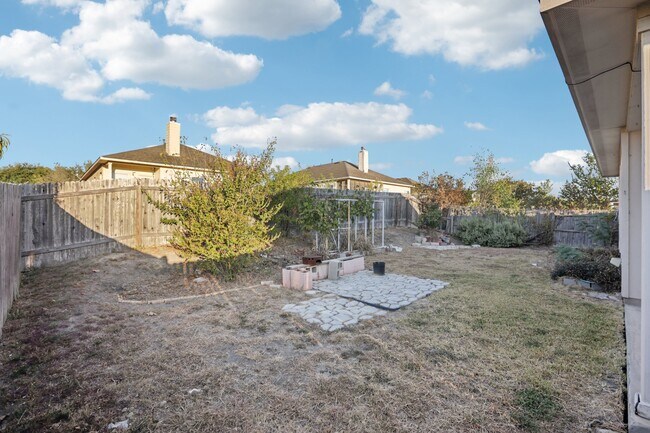 Building Photo - 165 Firwood N