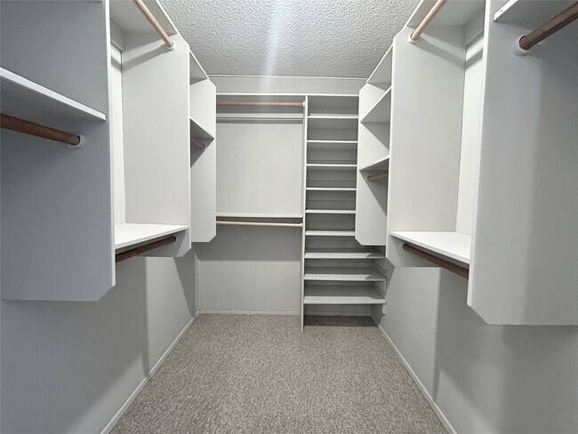 Building Photo - 13611 Garden Grove Ct