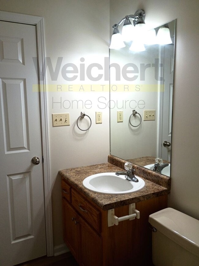 Building Photo - Charming 3-Bedroom Home with Spacious Yard...