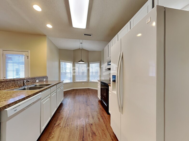 Building Photo - 106 Guildford Dr