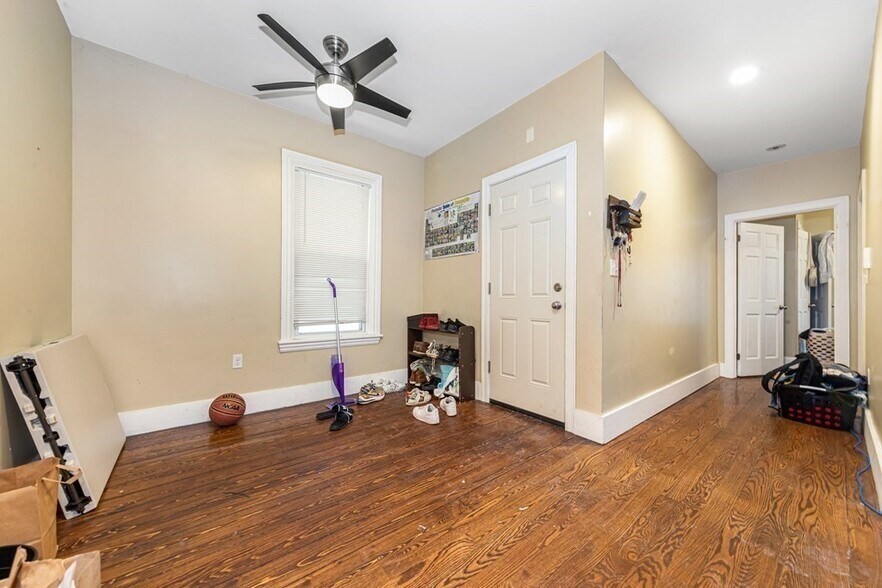 Images are representative samples of the advertised unit. Actual units shown during tours may differ - 1562 Tremont St