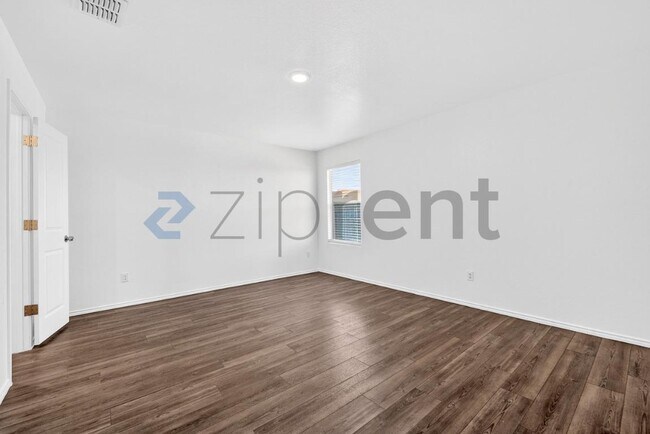 Building Photo - 900 Wildflower St