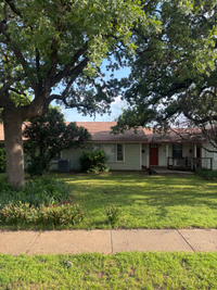 Building Photo - 2217 W Oak St