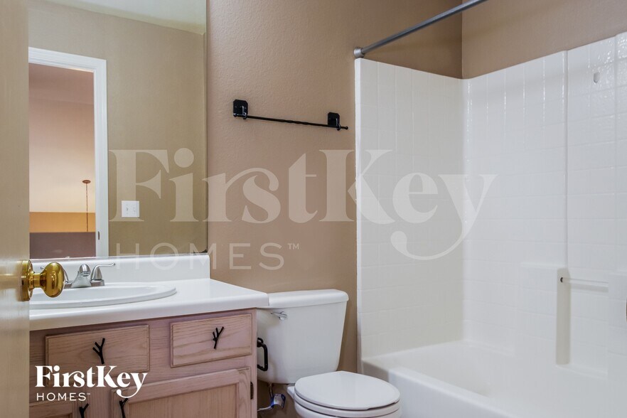 Building Photo - 5011 W Oraibi Dr