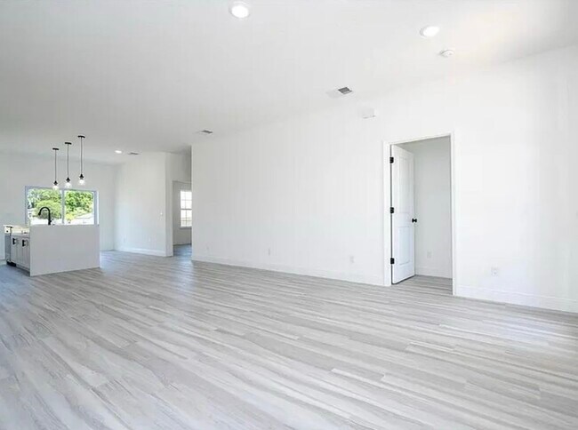 Building Photo - 6872 SW 132nd Pl