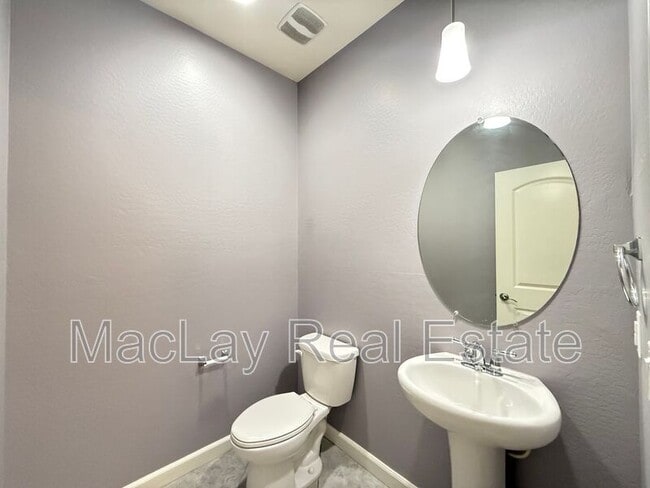 Building Photo - 23849 W Tamarisk Ave