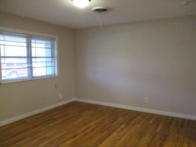 Building Photo - 1005 S 11th St